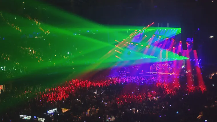 Concert lights coming up over Dead and Company at the Forum