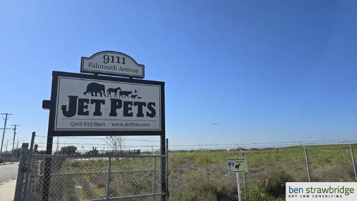 The Jet Pets sign by the entrance The Jet Pets sign by the entrance