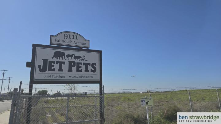 The Jet Pets sign by the entrance